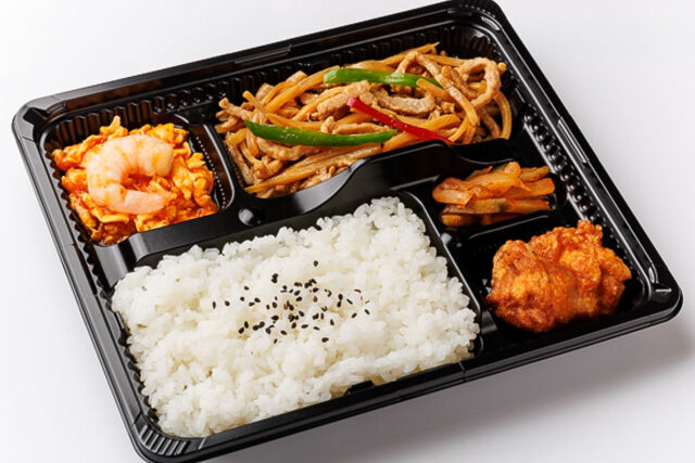 香港飲茶 福招門-（ミニ玉子エビチリ、唐揚げ付き）オイスターが香る青椒肉絲弁当！