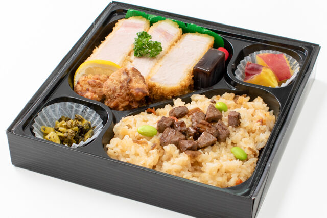 低温調理！薩摩極太とんかつ弁当（黒毛和牛炊き込みご飯）