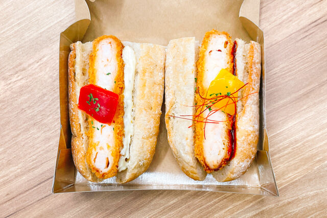 とんかつ新宿さぼてん-【期間限定】エビかつドック（タルタル＆ヤンニョム）