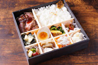 和洋創作 葵-サーロインステーキ牛《煌びやか宝箱弁当》 ［葵8］