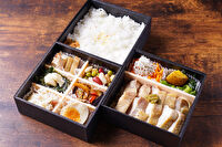 和洋創作 葵-豪快！シンプルチキンソテー 柚子胡椒添え《希少、慶弔事にも最適な三段重》 ［葵20］