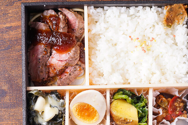和洋創作 葵-サーロインステーキ牛《煌びやか宝箱弁当》 ［葵8］