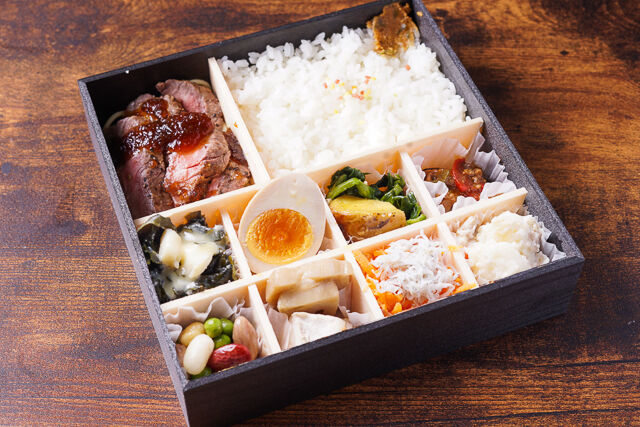 和洋創作 葵-サーロインステーキ牛《煌びやか宝箱弁当》 ［葵8］