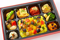 Bar de Espana Goliath-スペイン料理屋の野菜パエリアと10種類のタパス弁当