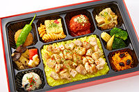 Bar de Espana Goliath-スペイン料理屋の炙りチキンパエリアと10種類のタパス弁当