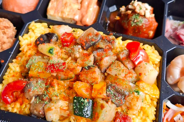 Bar de Espana Goliath-【12月限定】スペイン料理屋がつくる野菜パエリアのクリスマス弁当（ケーキ付き）