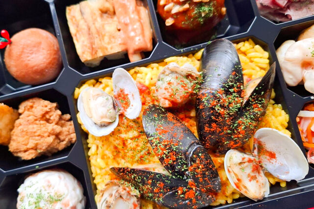 Bar de Espana Goliath-【12月限定】スペイン料理屋がつくる魚介パエリアのクリスマス弁当（ケーキ付き）