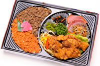 グー弁当-【熨斗対応可】和牛そぼろと紅しゃけ飯＆秘伝の唐揚げ弁当