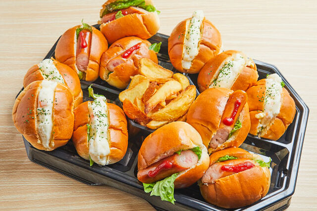 ロールサンドオードブル（ホットドッグ・ポテトサラダ）