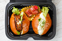 グランデリカ／早朝配達OK ロケ・イベントで人気の定番洋食弁当-ハンバーグ＆ポテトサラダのロールパンボックス【グリルフランク】