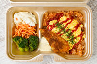 グランデリカ／早朝配達OK ロケ・イベントで人気の定番洋食弁当-とろとろタマゴのオムライスと白身魚フライのタルタルソース添え