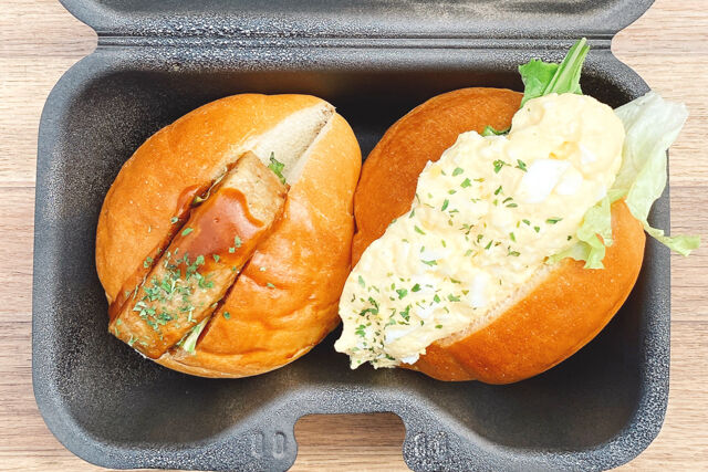 グランデリカ／早朝配達OK ロケ・イベントで人気の定番洋食弁当-ハンバーグ＆玉子サラダのロールパンボックス