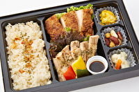 Grill Matsuno-焦がし玉ねぎだれのポークソテーとスパイシーチキングリルBOX