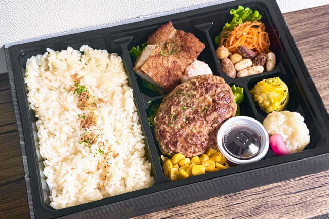 焦がし玉ねぎソースのハンバーグ＆グリルチキンBOX