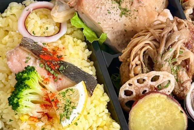 Grill Matsuno-【秋限定】秋鮭のパエリアときのこハンバーグ〜トリュフ香るソース〜＆ハーブチキングリル