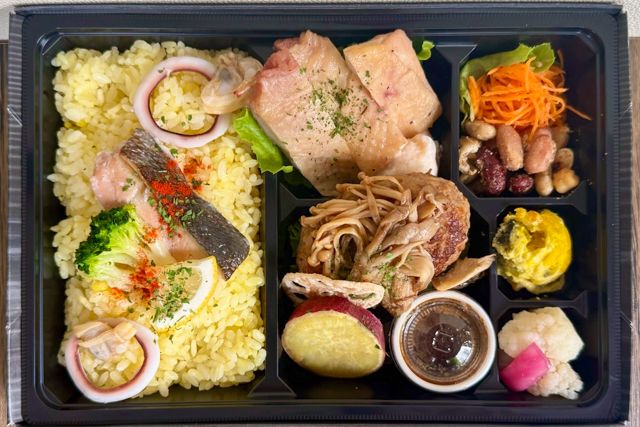 Grill Matsuno-【秋限定】秋鮭のパエリアときのこハンバーグ〜トリュフ香るソース〜＆ハーブチキングリル