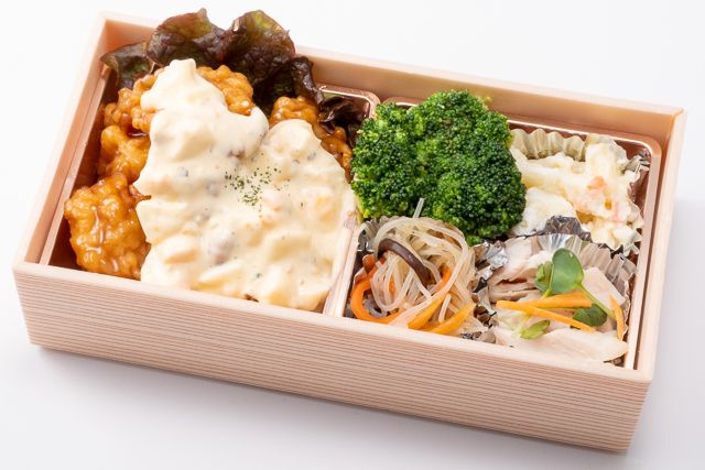 ハチ家-選べる和風おかずと但馬鶏の焼鳥弁当