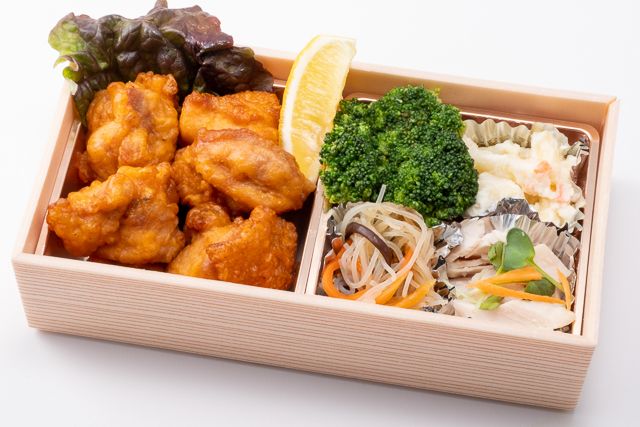 ハチ家-選べる和風おかずと但馬鶏の鶏天弁当