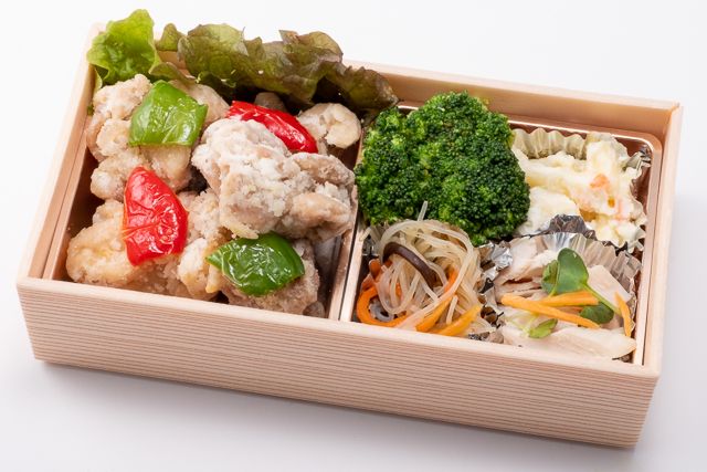 ハチ家-選べる中華おかずと但馬鶏の鶏天弁当