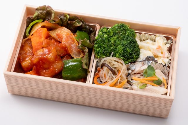 ハチ家-選べる中華おかずと但馬鶏の鶏天弁当