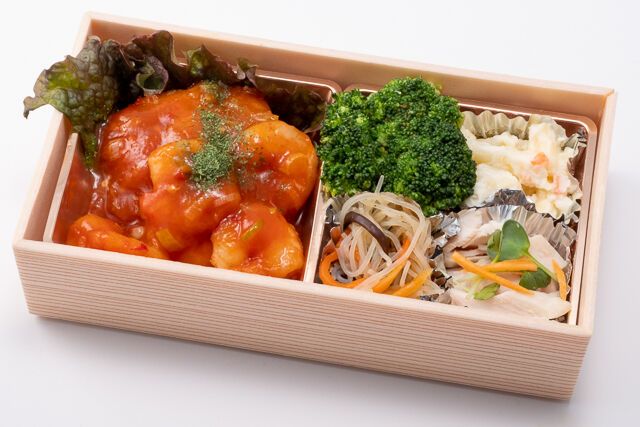 ハチ家-選べる中華おかずと但馬鶏の焼鳥弁当