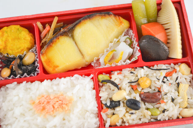 味の浜藤-西京焼と二色ごはん弁当（ひじきと豆ごはん）