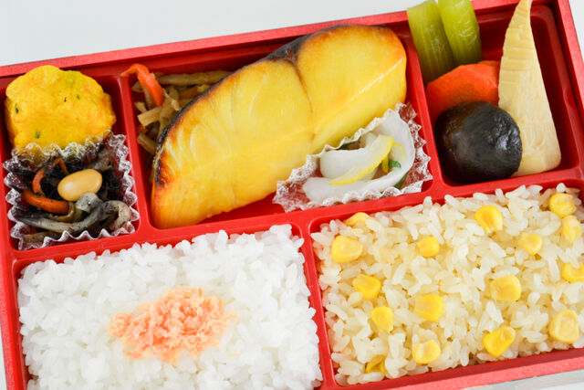 味の浜藤-西京焼と二色ごはん弁当（とうもろこしごはん）