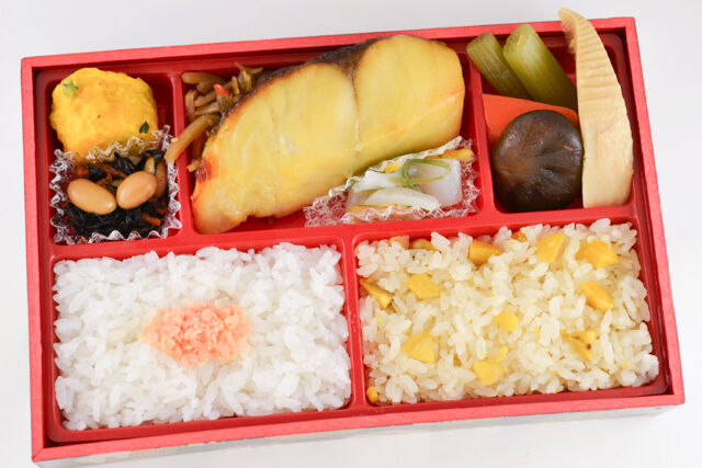 西京焼と二色ごはん弁当（栗ごはん）