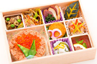 花景色-八色の花冠御膳 ～鮭といくら～