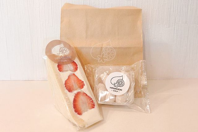 イチゴサンドと焼き菓子のセット
