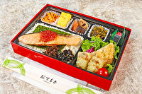 博多志賀島 干物かつやま-こぼれいくらのしゃけのり弁当