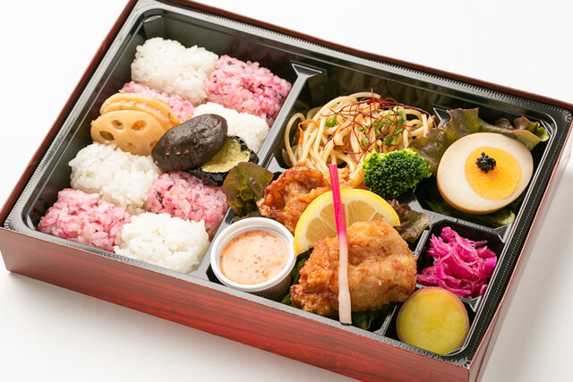 ひろひろやの箱弁 若鶏のから揚げとスイートチリソース