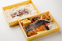 豊洲魚市場の仲卸のお弁当 愛之助（あいのすけ）-豊洲魚市場の仲卸の厳選【厚切り銀鮭弁当】
