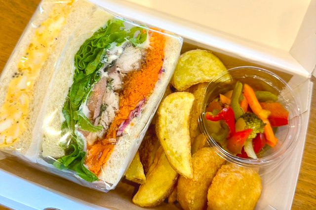 ほおばるキッチン-クラフトサンド＆デリBOX（サバサンド＆たまごサンド）