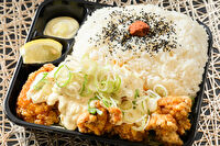 宝来～焼鳥と串カツとハンバーグ-チキン南蛮弁当～総重量1kg！