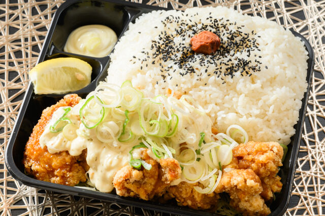 チキン南蛮弁当～総重量1kg！