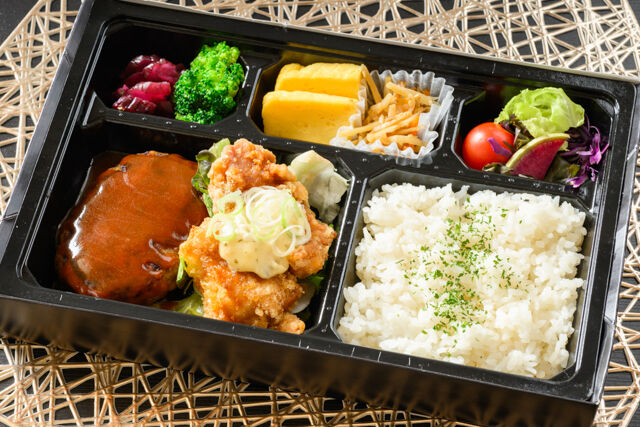 ハンバーグとチキン南蛮弁当