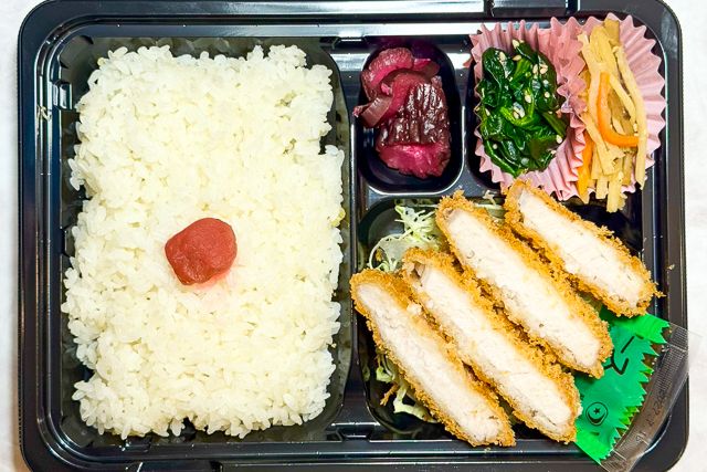 宝来～焼鳥と串カツとハンバーグ-ロースとんかつ弁当