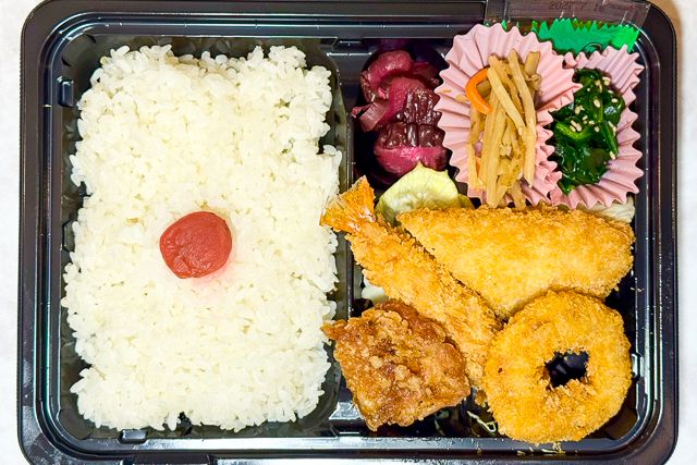 宝来～焼鳥と串カツとハンバーグ-ミックスフライ弁当