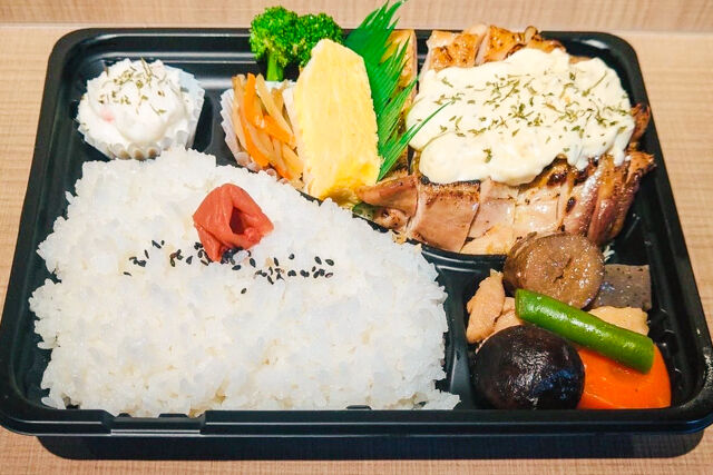 堀堀キッチン-ローストチキン（タルタルソース添え）と和惣菜弁当