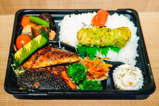 堀堀キッチン-鯖の塩焼きと和惣菜弁当