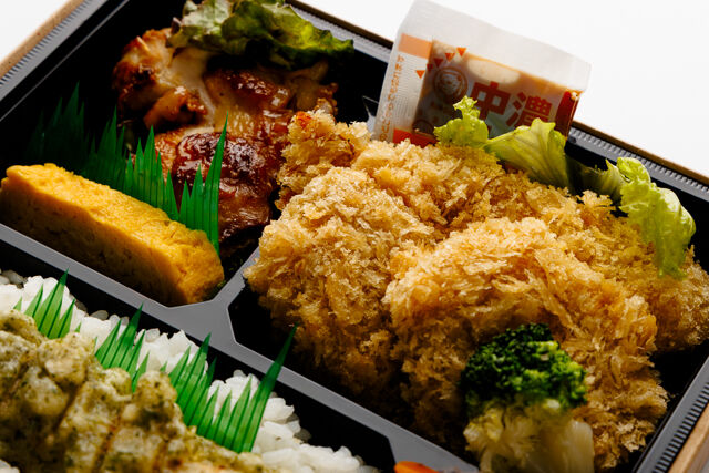 堀堀キッチン-よくばり幕の内弁当（豚ヒレカツ、エビフライ、照り焼きチキン）