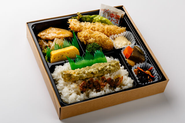 堀堀キッチン-よくばり幕の内弁当（エビフライ、カキフライ、豚の生姜焼き）