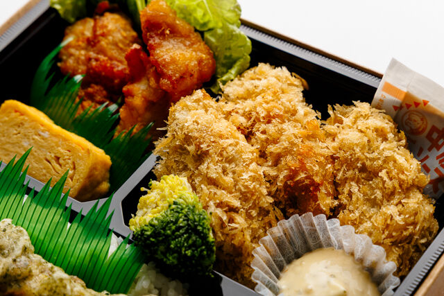堀堀キッチン-広島産カキフライ＆鶏の唐揚げの満足幕の内弁当