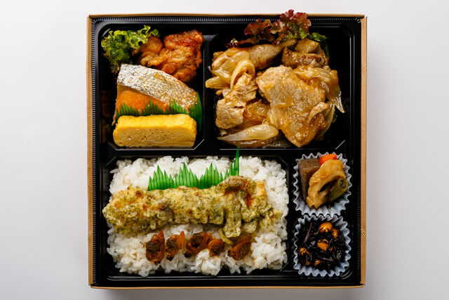 堀堀キッチン-よくばり幕の内弁当（豚の生姜焼き、鶏の唐揚げ、焼き鮭）