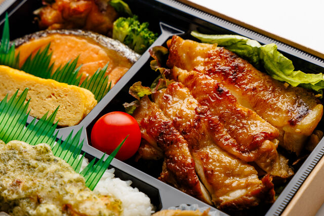 堀堀キッチン-照り焼きチキン＆鶏の唐揚げ＆焼き鮭の満足幕の内弁当