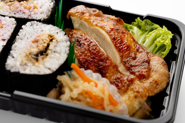 堀堀キッチン-手軽に満足！おにぎらず弁当（照り焼きチキン）