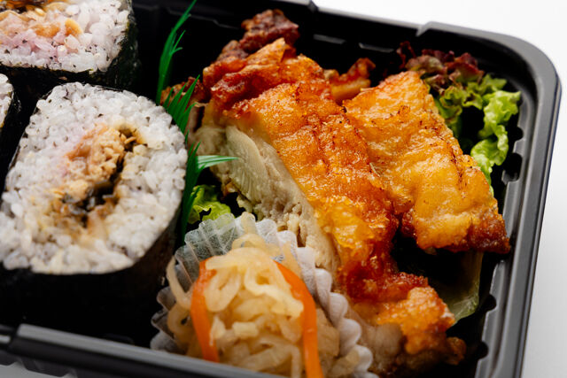 堀堀キッチン-手軽に満足！おにぎらず弁当（揚げ鶏）