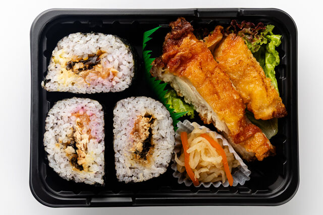 堀堀キッチン-手軽に満足！おにぎらず弁当（揚げ鶏）