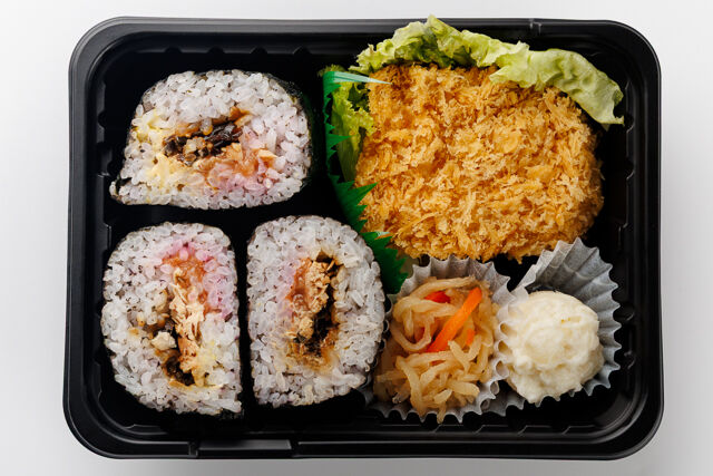 堀堀キッチン-手軽に満足！おにぎらず弁当（ヒレカツ）